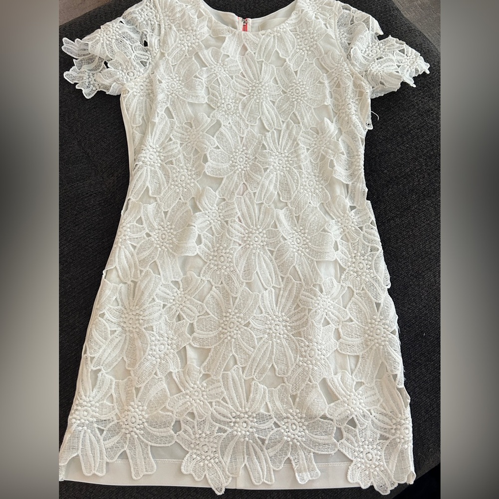 JOA Los Angeles white floral lace dress with pink zipper in back. Size small.